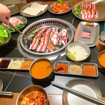 Charbroiled mint roasts Innovative restaurant